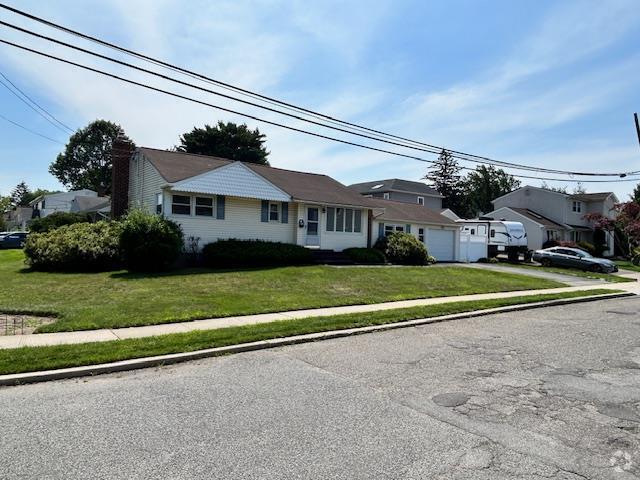 Building Photo - 27 1/2 Greenway Dr Rental
