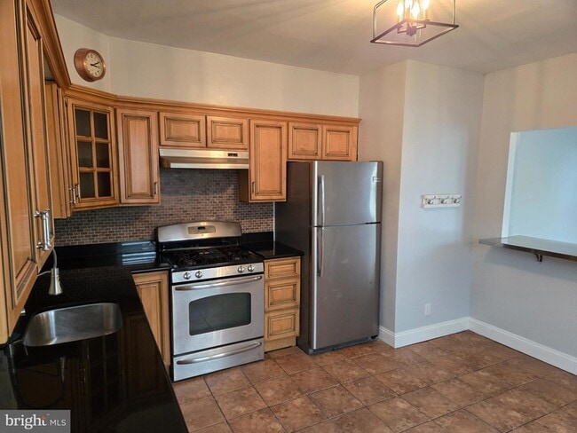 Photo - 460 Shurs Ln