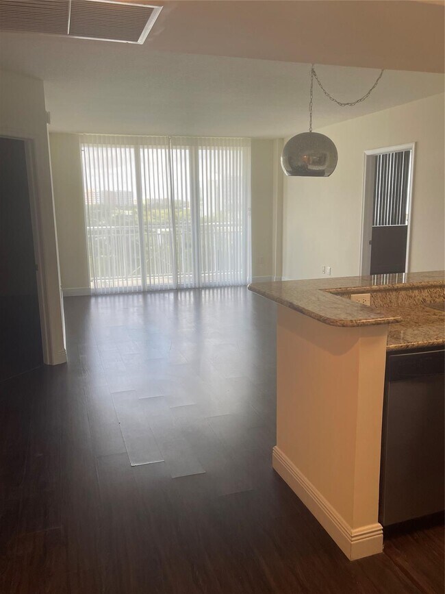 Photo - 19501 W Country Club Dr Unit 605