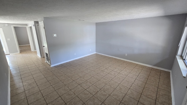 Photo - 825 Bradley Cir