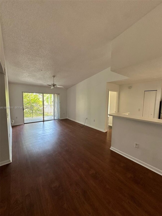 Photo - 4848 N State Rd 7 Unidad 4306