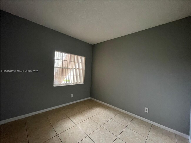 Photo - 840 Cypress Park Way Unidad B3