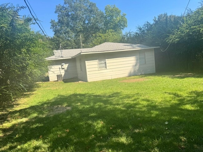 Photo - 3004 Walker St