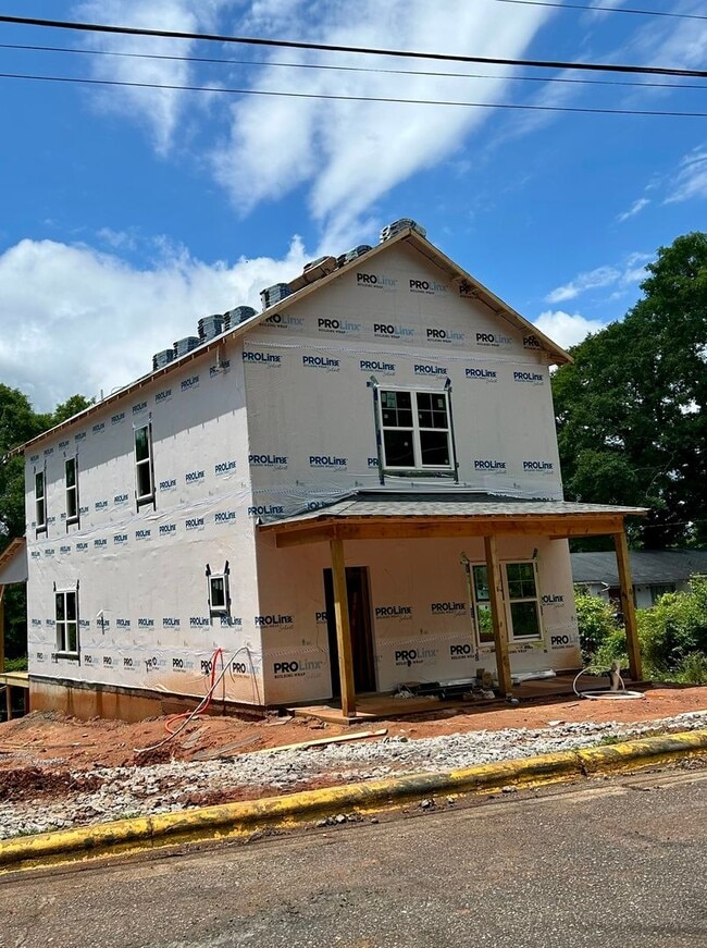 Building Photo - Beautiful 4 Bed / 3 Bath Home in Chicopee-Dudley –260 Griffeth Street - Athens, GA