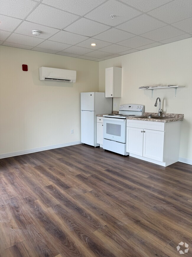 Building Photo - 162 Narragansett St Rental