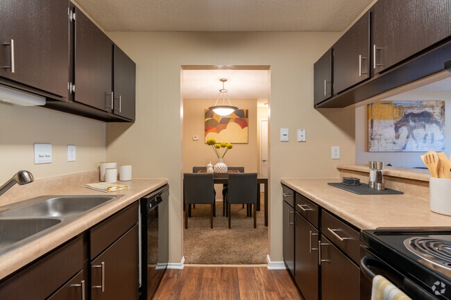 1BR, 1BA - 885SF