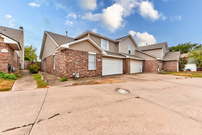 Photo - 917 Rambling Oaks Dr