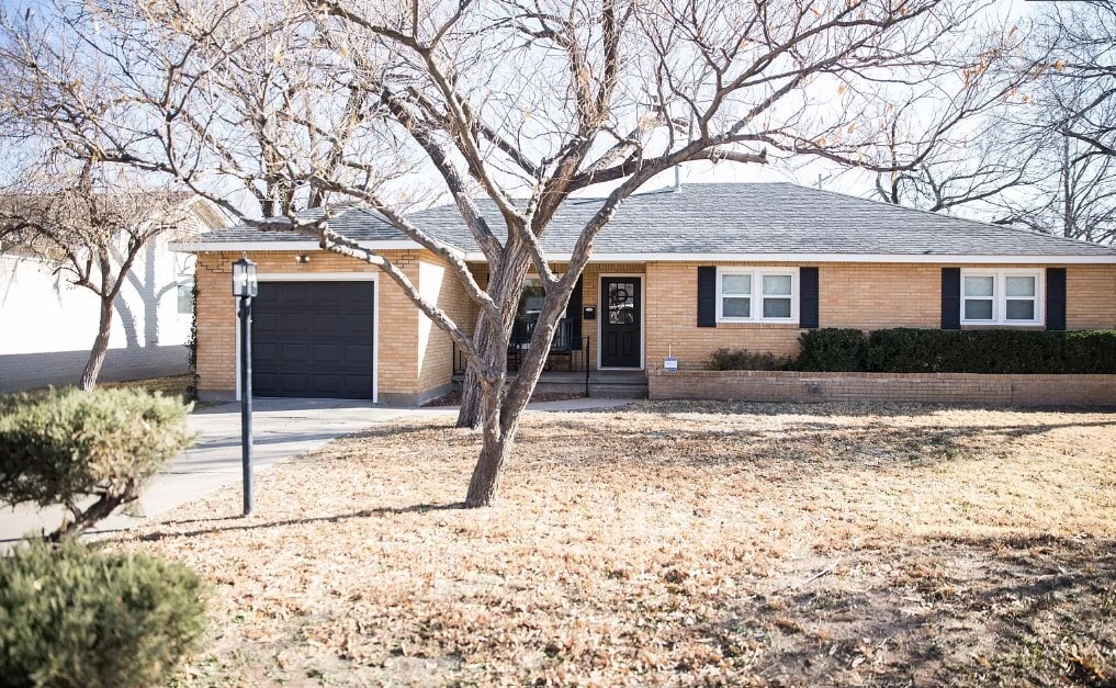 Photo - 2225 Peach Tree St