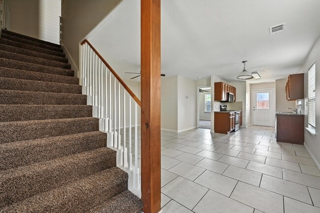 Photo - 721 E College St