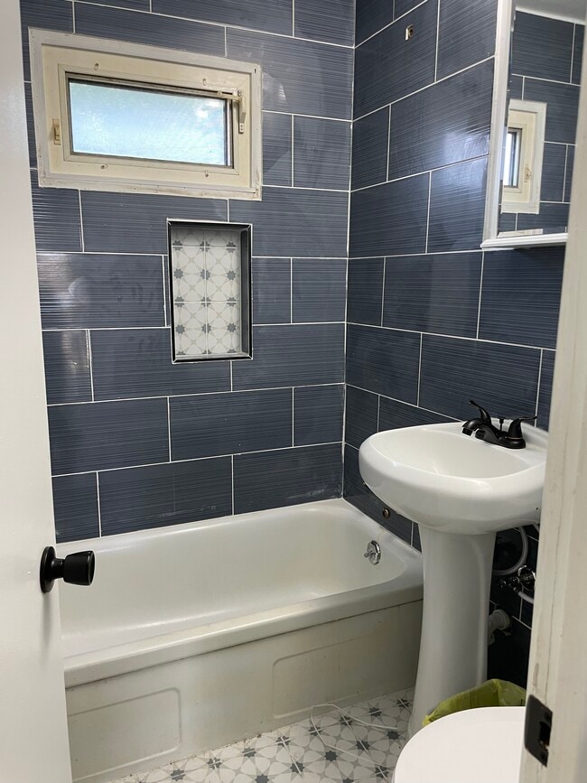 Photo - 2813 Hull Ave