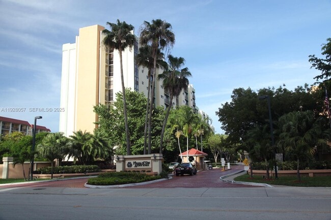 Building Photo - 17021 N Bay Rd Unit 517