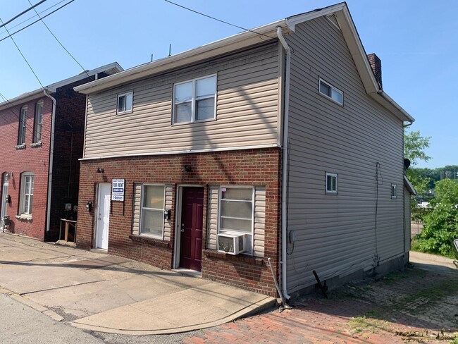 Building Photo - 2300 Walnut St Unit 2 (Second Floor) Rental