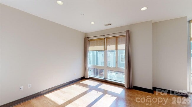 Photo - 2200 Lyndhurst Ave Unit 105
