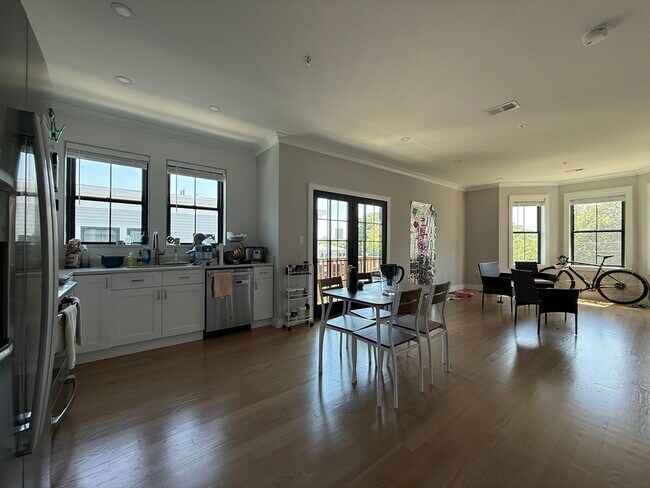Photo - 285 Lamartine St Unit 3