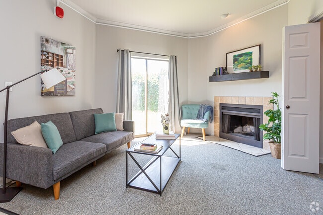 1 BR, 1 BA - 577 SF - Cottages at Corporate