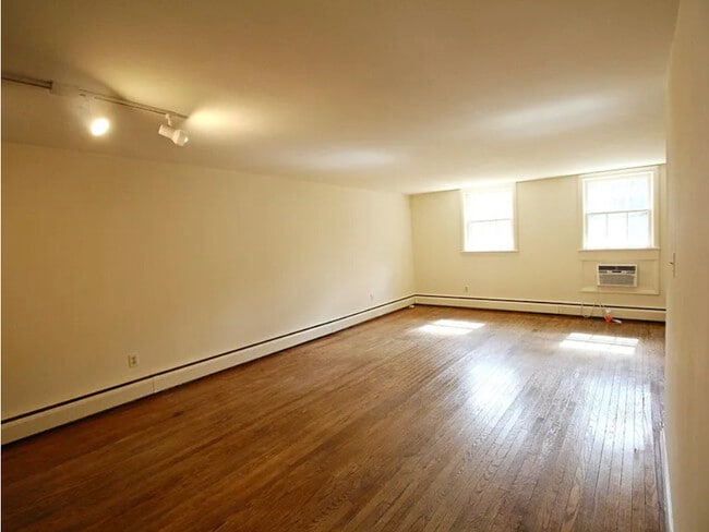 Living Room - 2013 Shepperd Rd Rental