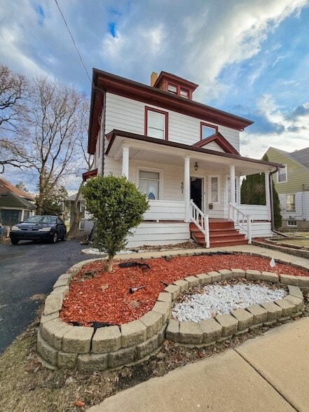 Photo - 481 Division St