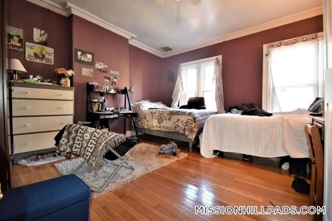 Building Photo - 6 Sewall St Rental