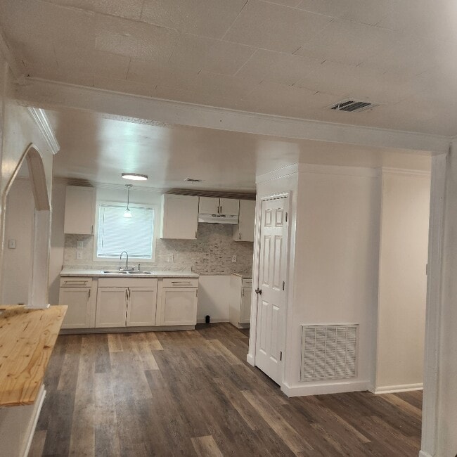 Photo - 308 Liston St