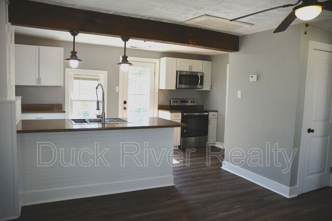 Photo - 211 W 10th St