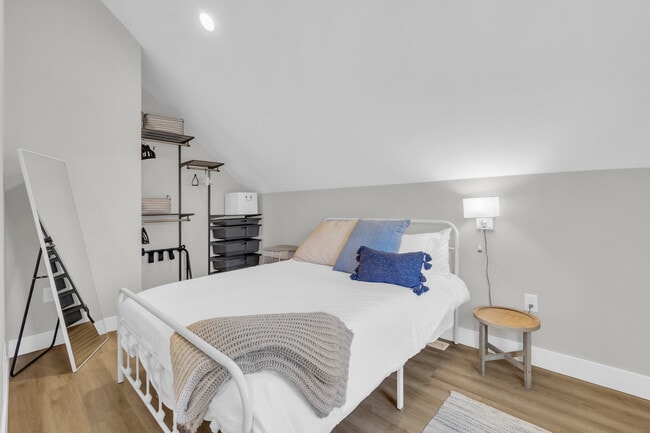 Photo - 646 S Lincoln St Unit 2