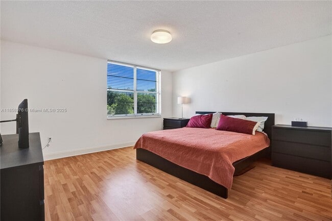 Photo - 17800 Atlantic Blvd Unit 301