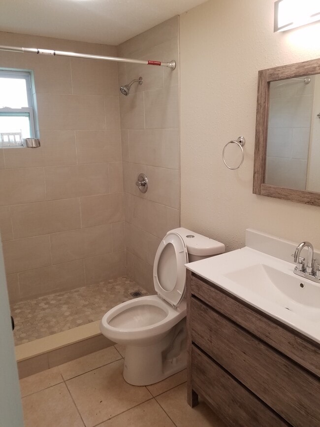 Photo - 1195 Green Ave