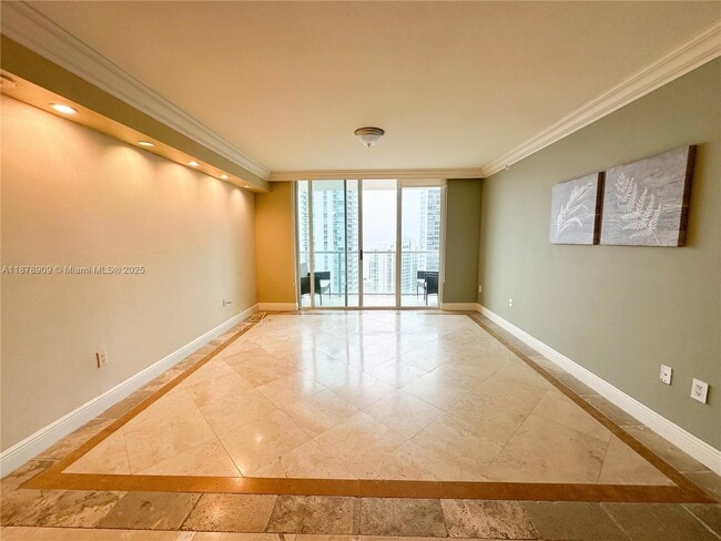 Building Photo - 1155 Brickell Bay Dr Unit 3303