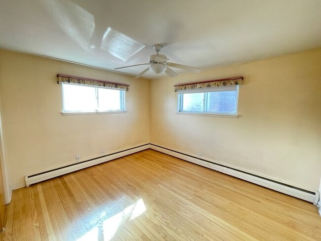 Photo - 9437 Burlington Ave Unidad 3