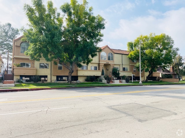 Building Photo - 11306 Moorpark St Unit 8 Rental