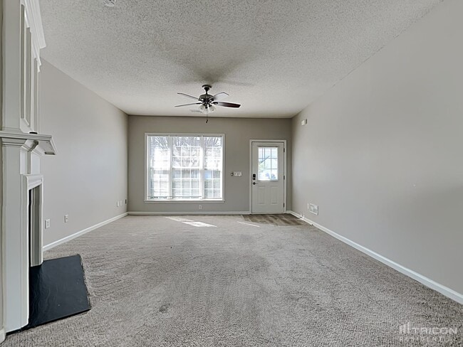 Photo - 1654 Heyford Cir NW