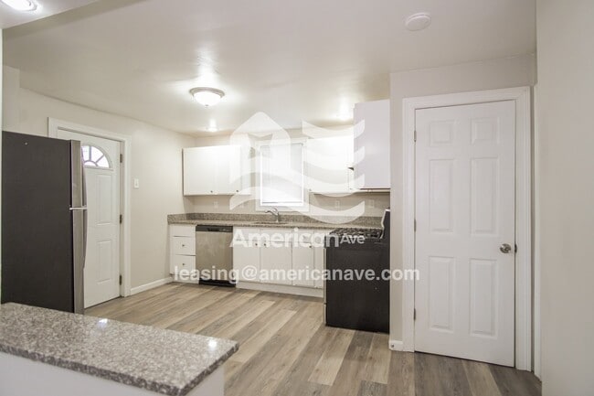 Photo - 1217 Main St