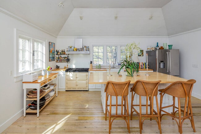 Photo - 34 School St