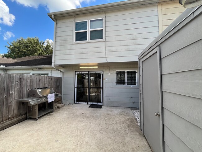 Photo - 6416 Bankside Dr Unidad 42