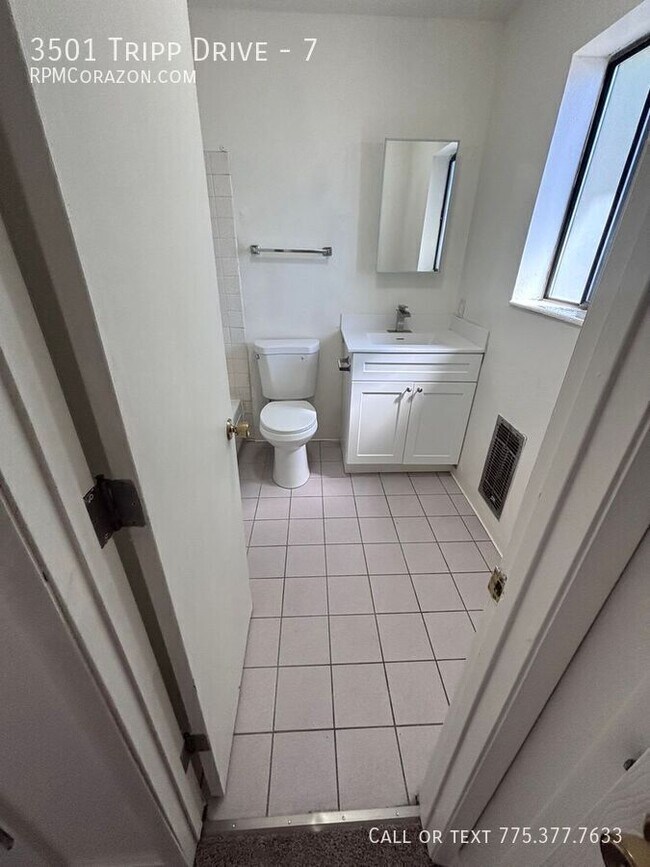 Photo - 3501 Tripp Dr Unit 7