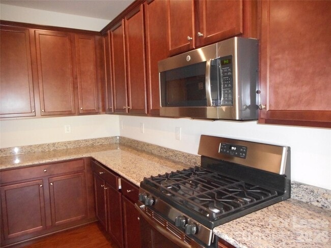 Photo - 322 Willow Wood Ct