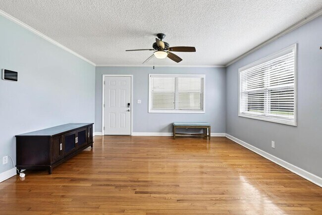 Photo - 6635 Blackwood Dr