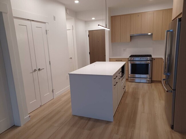 Photo - 2771 Montrose Av Unit 209