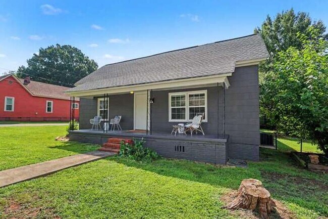 2816 Yadkin Ave