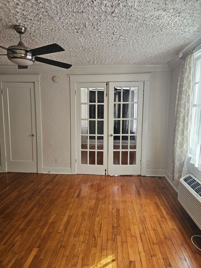 Photo - Uptown 1 Bedroom, 1 Bath, Swimming Pool, 1 block from St. Charles Unit 3308 Prytania Street,  7