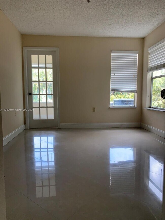 Photo - 1401 Village Blvd Unidad 1615