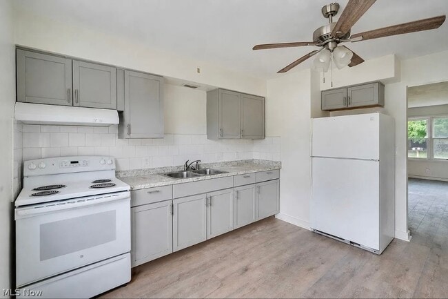 895 Cook Ave