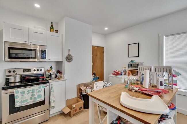 Photo - 14 Charnwood Rd Unit -