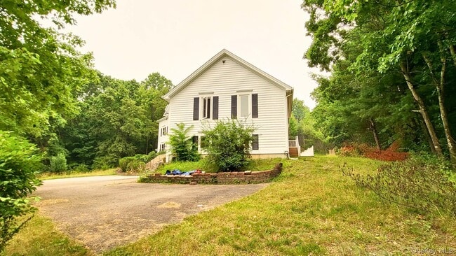 Photo - 19 Friendship Ln