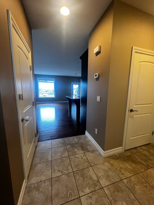 Photo - 10416-10109 109 St