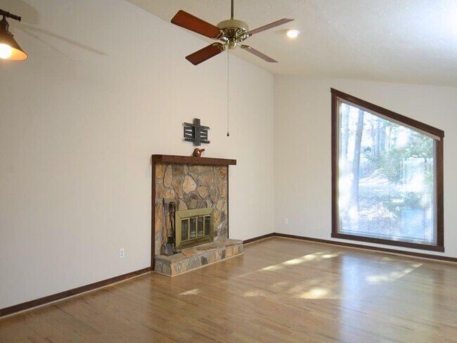 Photo - 1179 Justice Dr