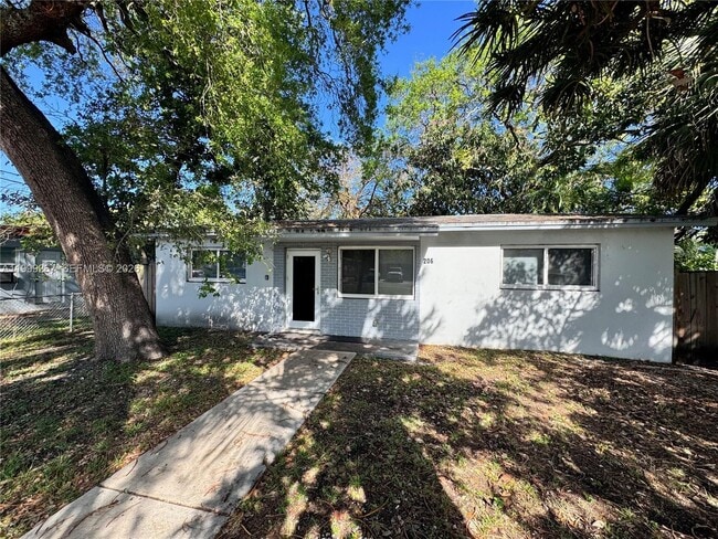 Building Photo - 206 NW 5th Ave