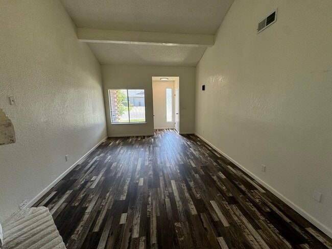 Photo - Adorable UPDATED 2bd/2bth duplex in Sacramento!