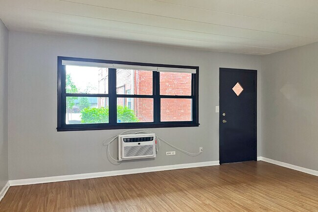 Photo - 527-533 Des Plaines Ave. and 7624-7626 Wilcox