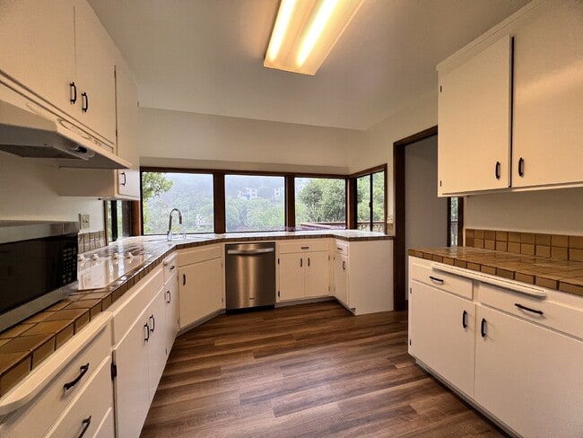 Photo - Beautiful 3 Bedroom, 2.5 Bathroom - Treehouse Sanctuary Home in Sausalito.